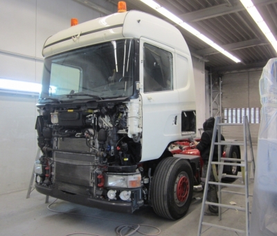 Scania Lackierung; MAN Lackierung, Actros Lackierung, Volvo Lackierung sattelzug-lackieren-03