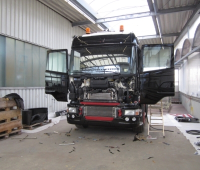 Scania Lackierung; MAN Lackierung, Actros Lackierung, Volvo Lackierung sattelzug-lackieren-05
